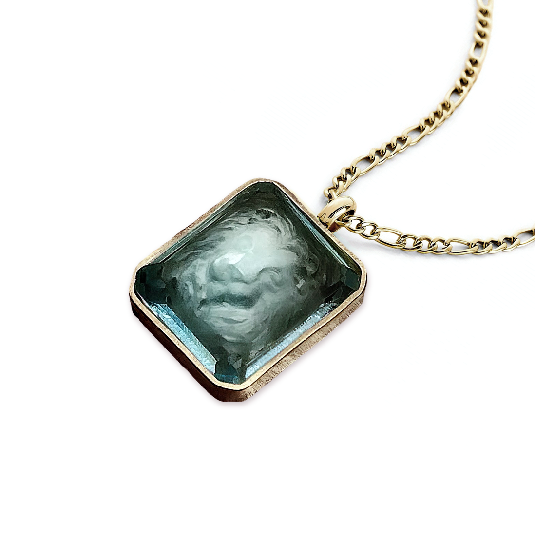 18K Aquamarine Lion Glyptic Pendant